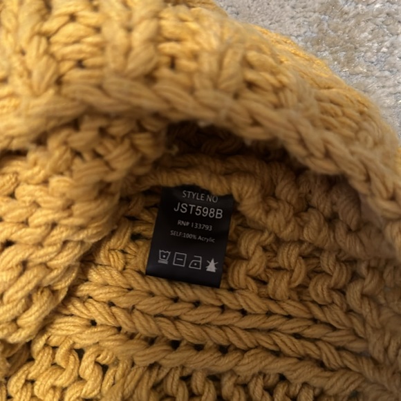 Georgous mustard yellow sweater - Picture 6 of 6